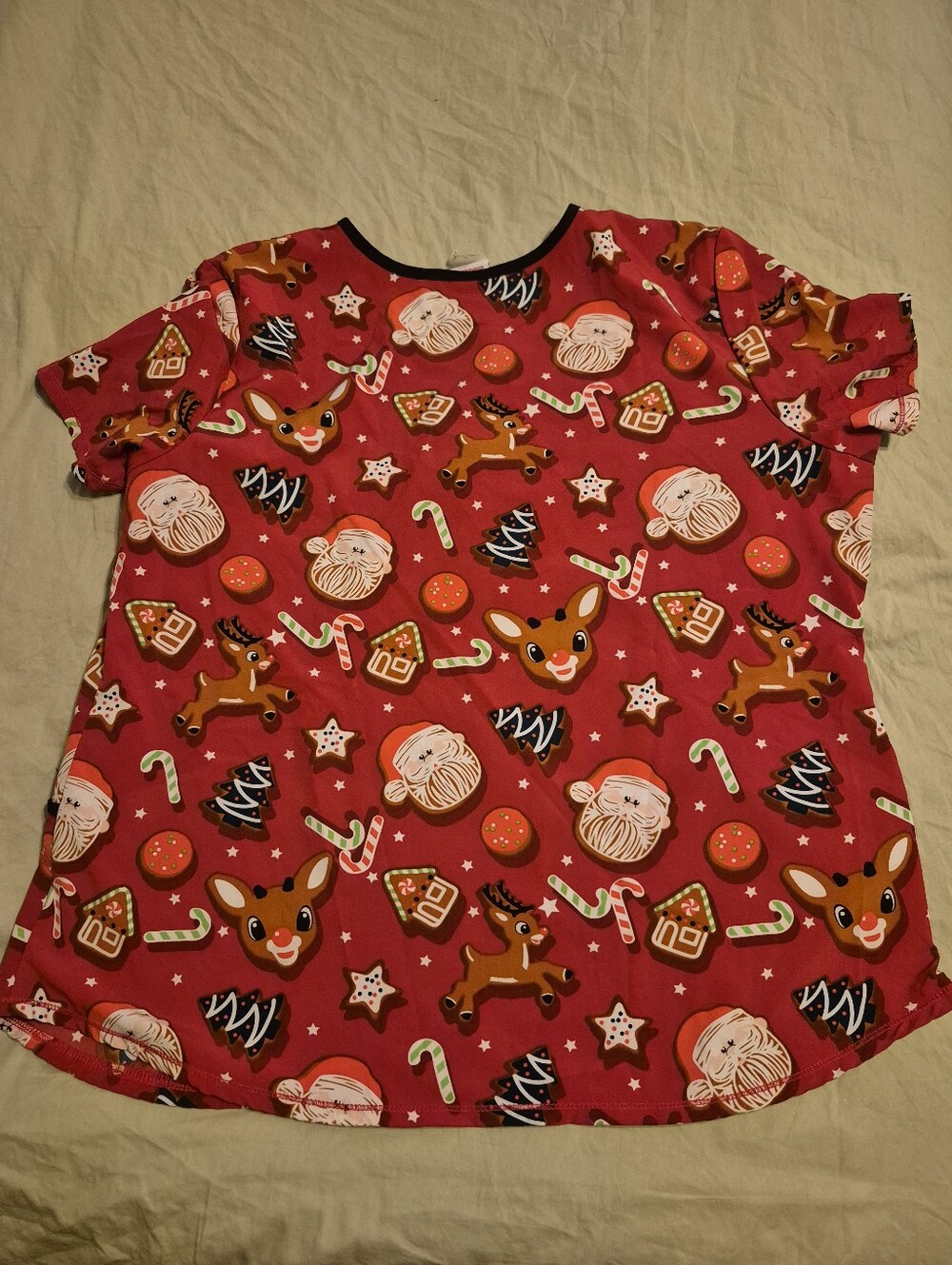 Women’s Red Holiday Print Short Sleeve Top